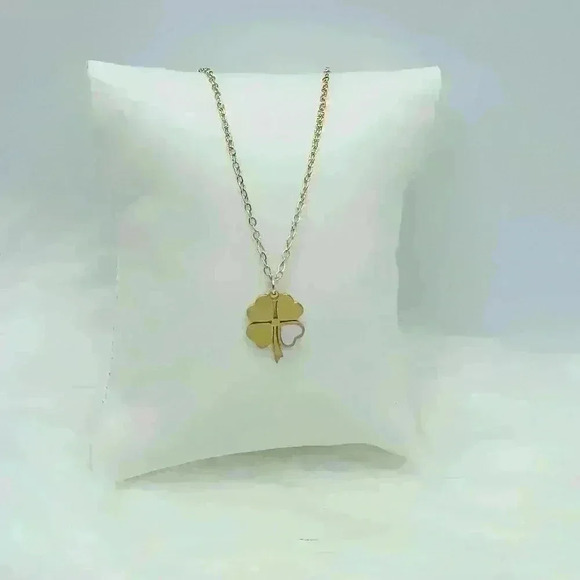 White Heart Four-Leaf Clover Pendant Necklace in Gold - Picture 3 of 6